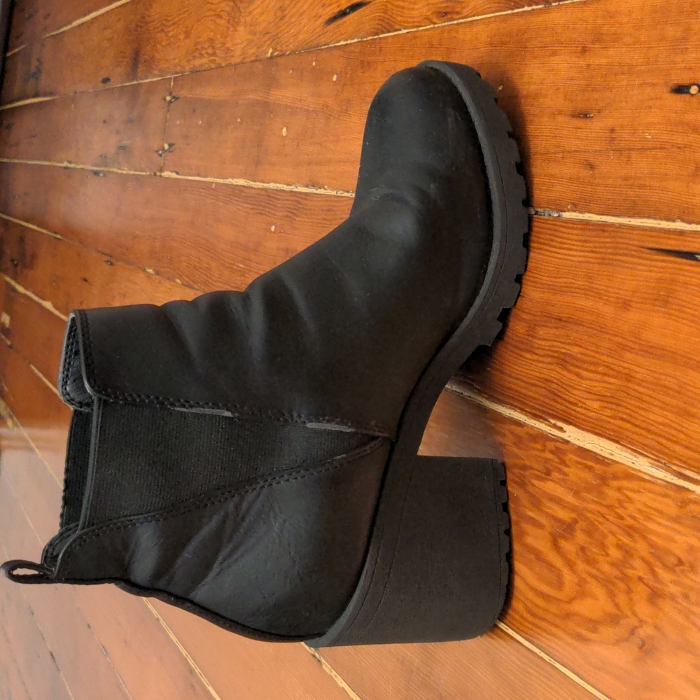 Dirty laundry black heeled boots (size 8)